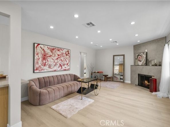 6820 Jellico Avenue, Van Nuys (los Angeles) CA 91406