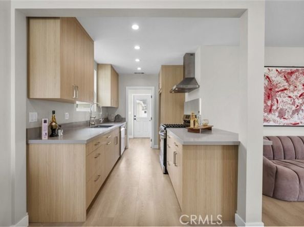 6820 Jellico Avenue, Van Nuys (los Angeles) CA 91406