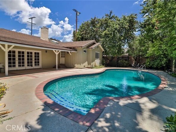 17654 Prairie Street, Northridge (los Angeles) CA 91325