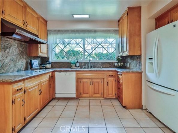 17654 Prairie Street, Northridge (los Angeles) CA 91325