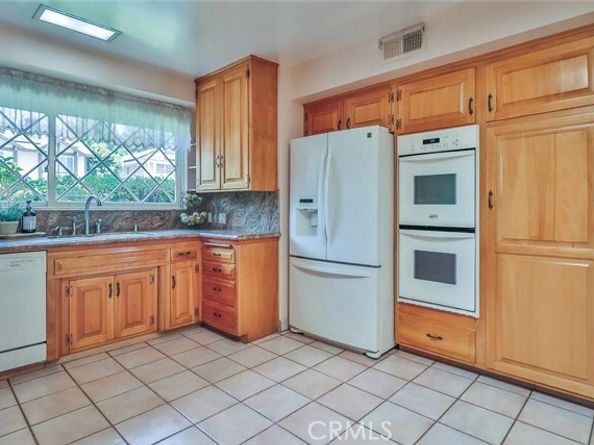 17654 Prairie Street, Northridge (los Angeles) CA 91325