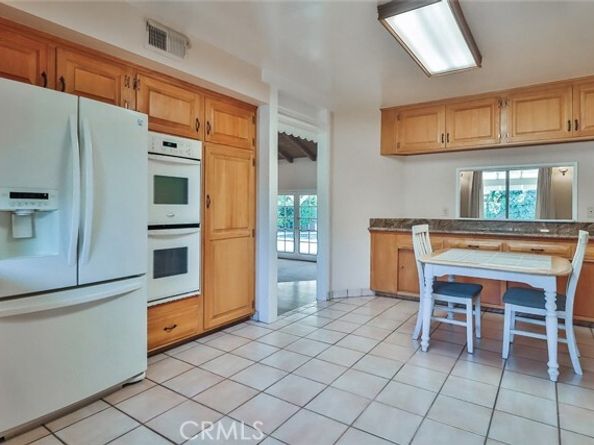 17654 Prairie Street, Northridge (los Angeles) CA 91325