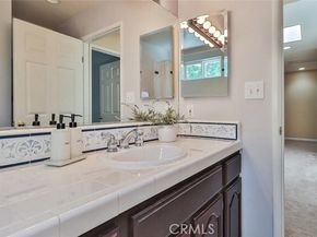 17654 Prairie Street, Northridge (los Angeles) CA 91325