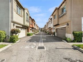 7600 N Courage Way, Van Nuys (los Angeles) CA 91405