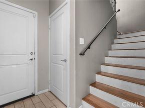 7600 N Courage Way, Van Nuys (los Angeles) CA 91405