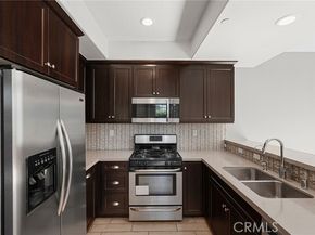 7600 N Courage Way, Van Nuys (los Angeles) CA 91405