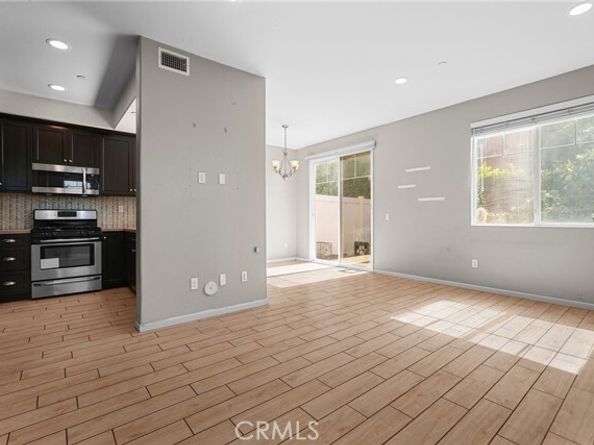 7600 N Courage Way, Van Nuys (los Angeles) CA 91405