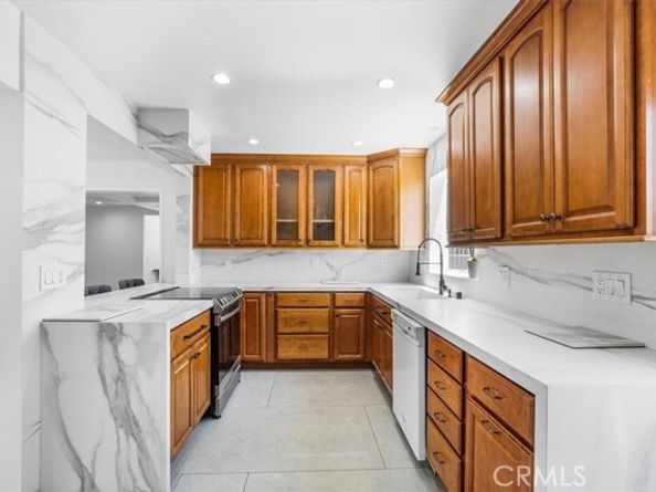 15330 Hart Street, Van Nuys (los Angeles) CA 91406