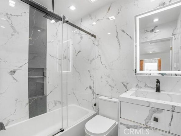 15330 Hart Street, Van Nuys (los Angeles) CA 91406