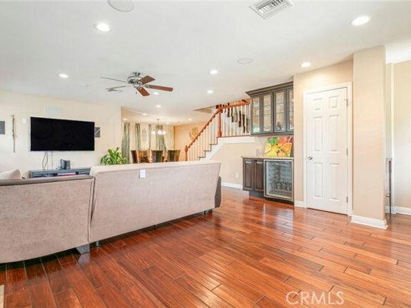 7129 Forbes Avenue, Van Nuys (los Angeles) CA 91406