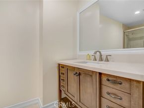 4949 Genesta Avenue 104, Encino (los Angeles) CA 91316