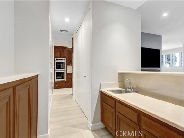 4949 Genesta Avenue 104, Encino (los Angeles) CA 91316