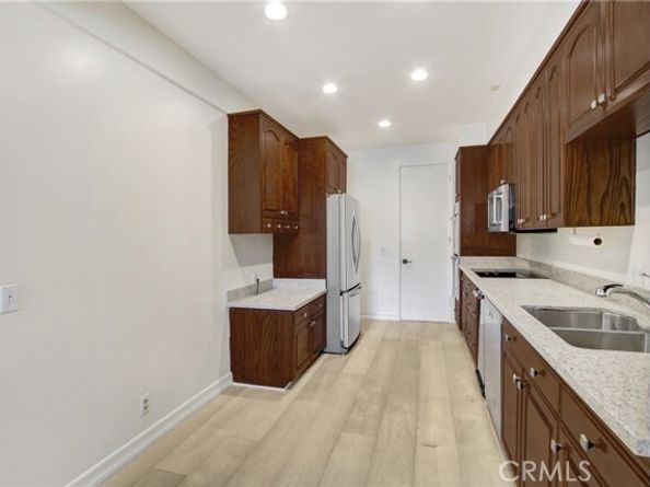 4949 Genesta Avenue 104, Encino (los Angeles) CA 91316