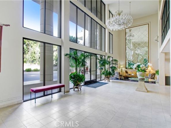 4949 Genesta Avenue 104, Encino (los Angeles) CA 91316