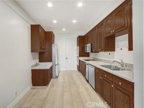 4949 Genesta Avenue 104, Encino (los Angeles) CA 91316