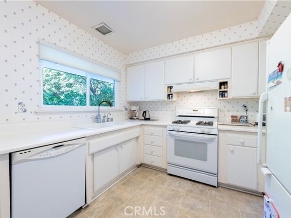 17005 Escalon Drive, Encino (los Angeles) CA 91436