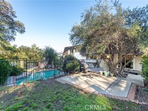 17005 Escalon Drive, Encino (los Angeles) CA 91436