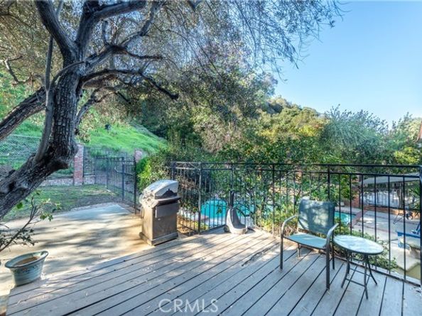 17005 Escalon Drive, Encino (los Angeles) CA 91436