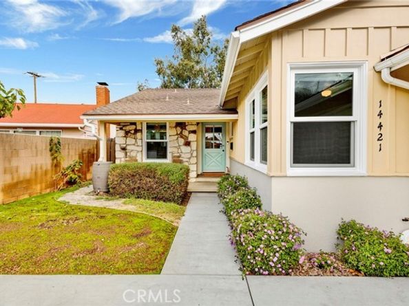 14421 Cohasset Street, Van Nuys (los Angeles) CA 91405