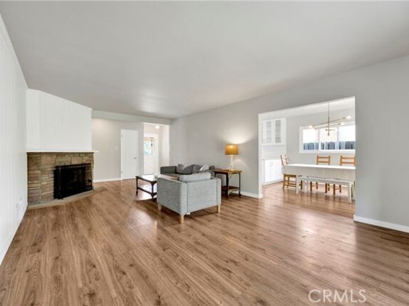 14421 Cohasset Street, Van Nuys (los Angeles) CA 91405