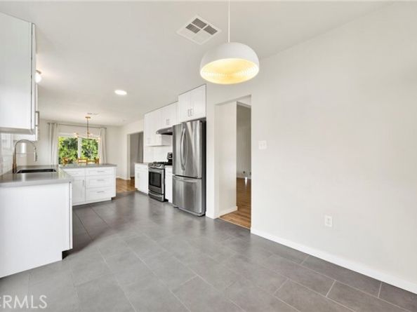 14421 Cohasset Street, Van Nuys (los Angeles) CA 91405