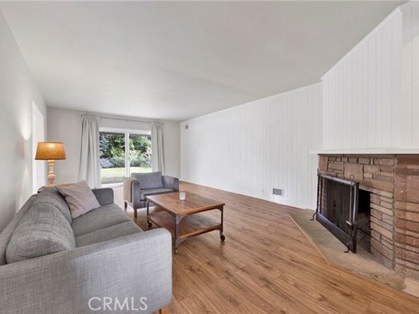 14421 Cohasset Street, Van Nuys (los Angeles) CA 91405