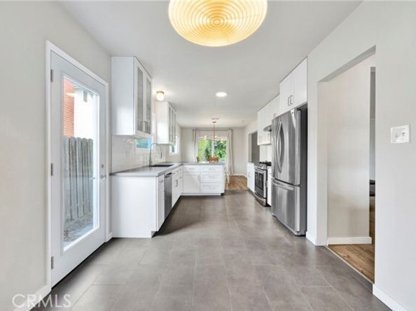 14421 Cohasset Street, Van Nuys (los Angeles) CA 91405