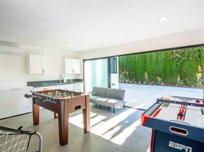 18328 Bessemer, Tarzana (los Angeles) CA 91335