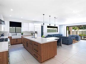 18328 Bessemer, Tarzana (los Angeles) CA 91335