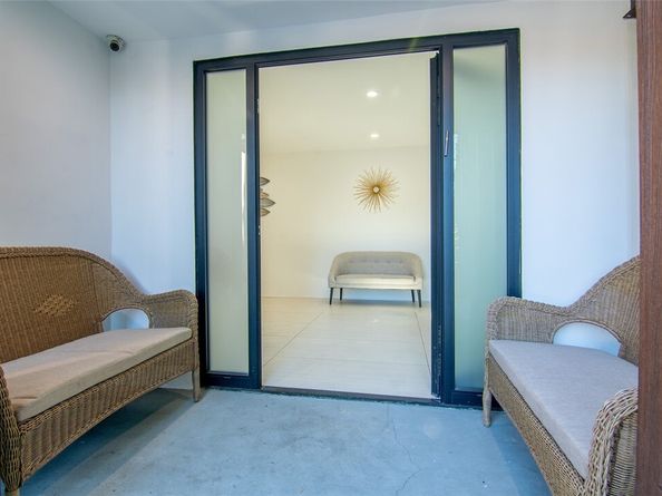 18328 Bessemer, Tarzana (los Angeles) CA 91335