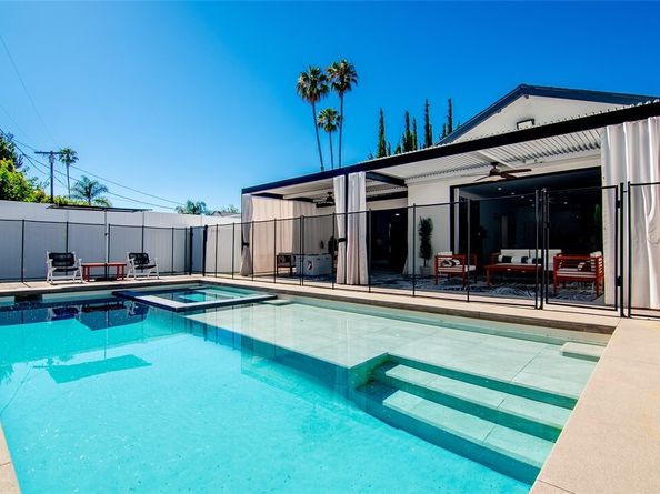 18328 Bessemer, Tarzana (los Angeles) CA 91335