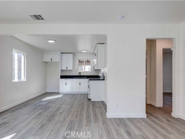 8812 Laurel Canyon Boulevard, Sun Valley (los Angeles) CA 91352