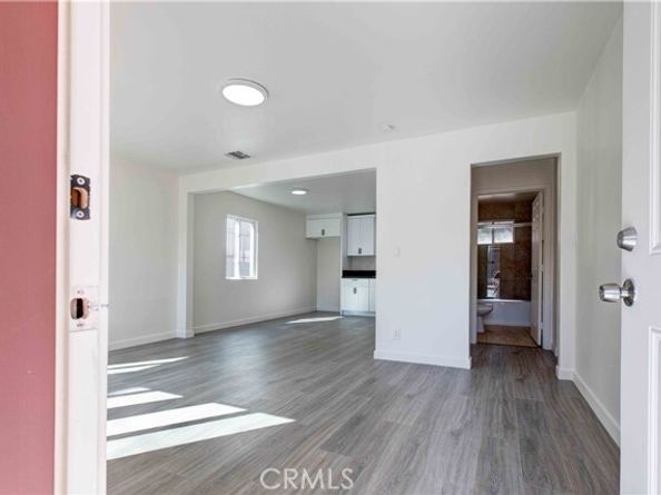 8812 Laurel Canyon Boulevard, Sun Valley (los Angeles) CA 91352