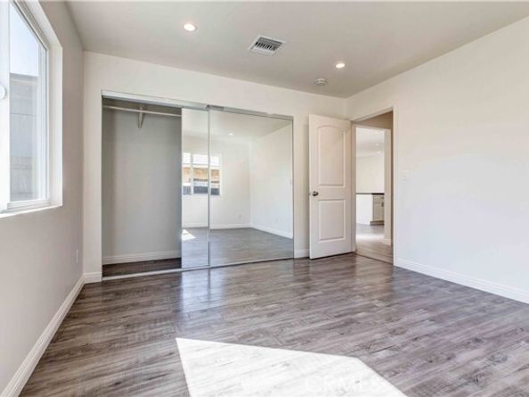 8812 Laurel Canyon Boulevard, Sun Valley (los Angeles) CA 91352