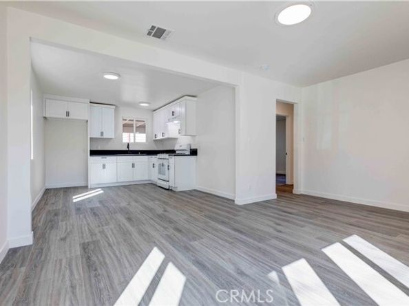 8812 Laurel Canyon Boulevard, Sun Valley (los Angeles) CA 91352