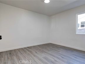 8812 Laurel Canyon Boulevard, Sun Valley (los Angeles) CA 91352