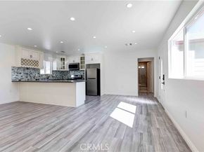 8812 Laurel Canyon Boulevard, Sun Valley (los Angeles) CA 91352