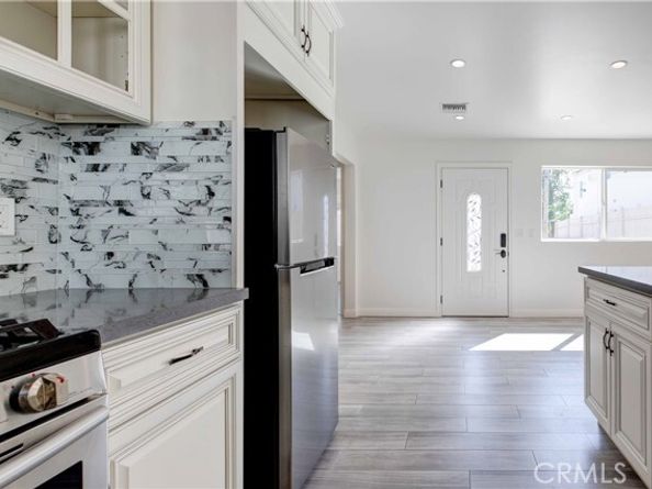 8812 Laurel Canyon Boulevard, Sun Valley (los Angeles) CA 91352
