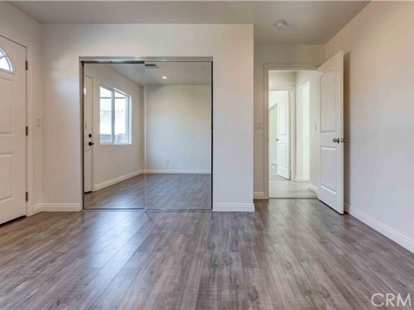 8812 Laurel Canyon Boulevard, Sun Valley (los Angeles) CA 91352