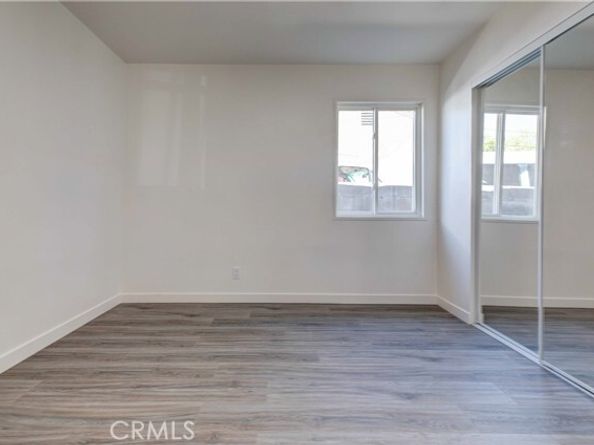 8812 Laurel Canyon Boulevard, Sun Valley (los Angeles) CA 91352