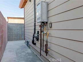 8812 Laurel Canyon Boulevard, Sun Valley (los Angeles) CA 91352