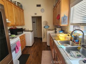 18540 Arminta Street, Reseda (los Angeles) CA 91335