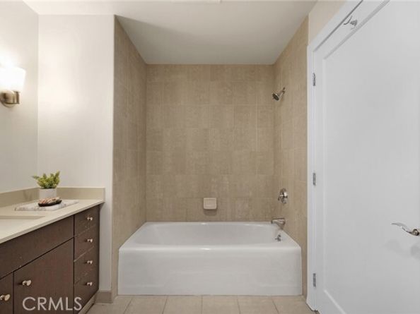 585 9th Street 556, Oakland CA 94607