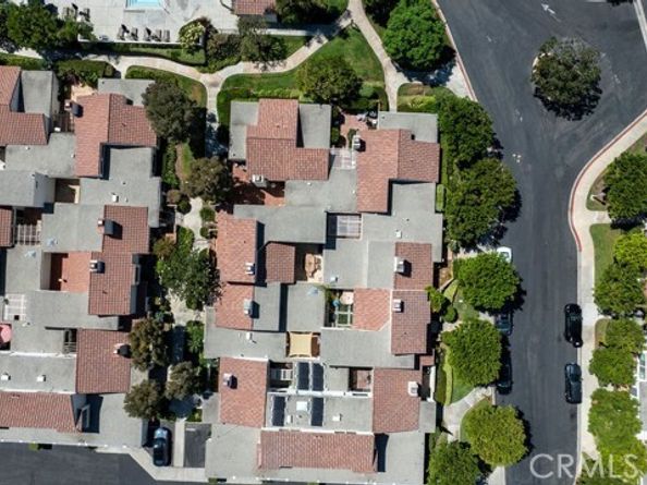 4 Navarre 126, Irvine CA 92612