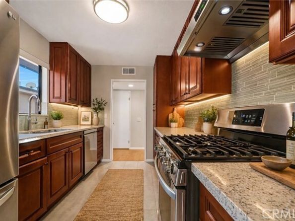 1304 Stanley 10, Glendale CA 91206