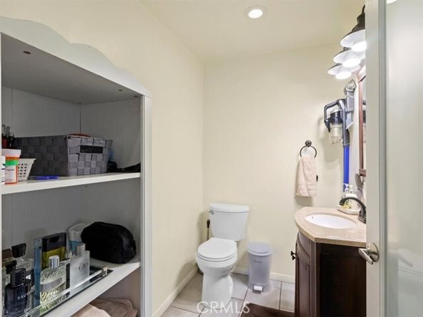 17405 Wyandotte Street, Van Nuys (los Angeles) CA 91406