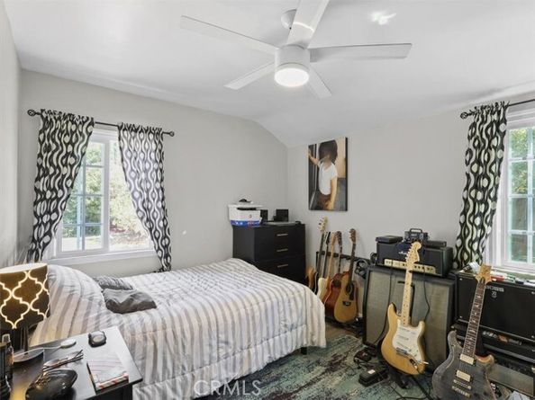 17405 Wyandotte Street, Van Nuys (los Angeles) CA 91406