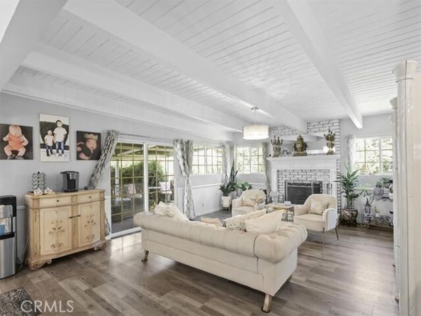 17405 Wyandotte Street, Van Nuys (los Angeles) CA 91406