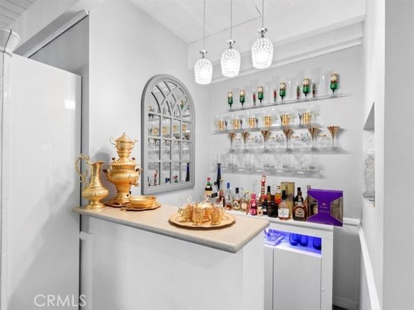 17405 Wyandotte Street, Van Nuys (los Angeles) CA 91406