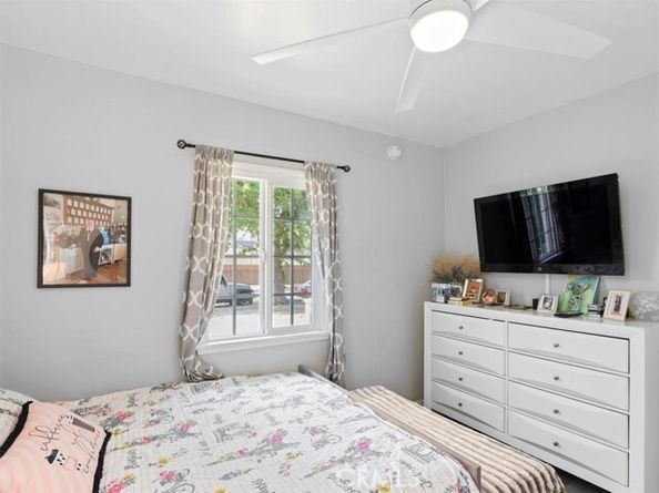 17405 Wyandotte Street, Van Nuys (los Angeles) CA 91406